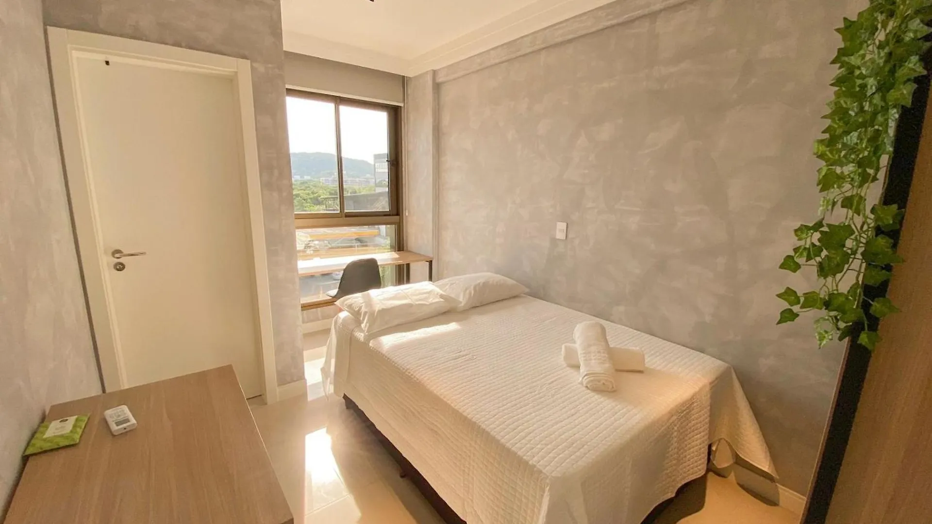 Jurere Internacional 2 Suites Lindo Completo フロリアノポリス