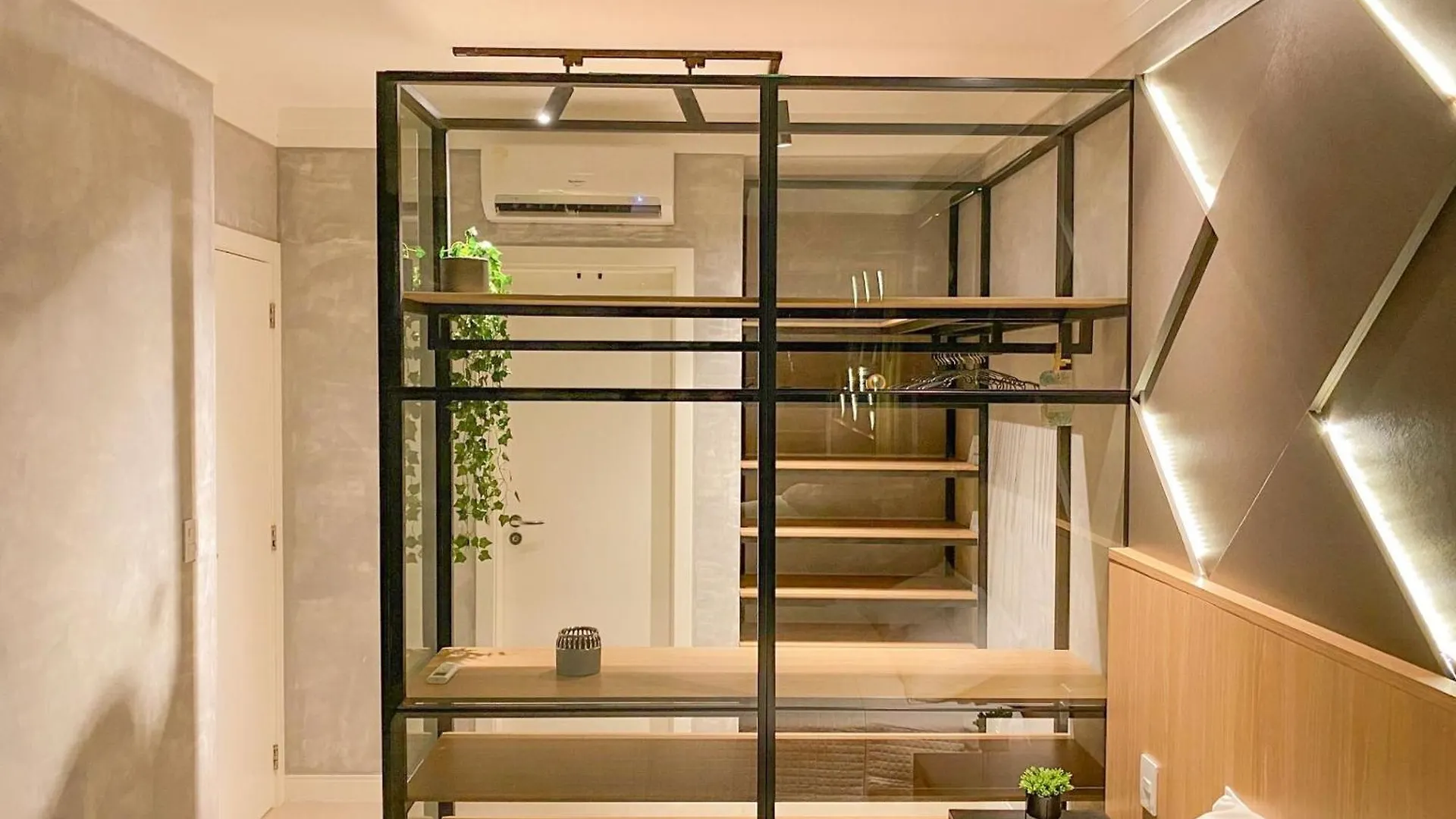 Jurere Internacional 2 Suites Lindo Completo フロリアノポリス